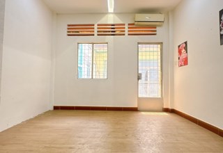 Bán nhà Lãnh Bình Thăng, Phường 8, Quận 11, xe hơi, 2 tầng, 32m, lô góc 2 mặt tiền, chỉ 5,1 tỷ.