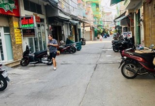 Nhà Lạc Long Quân, Phường 3, Quận 11, xe hơi, 51m, chỉ 6,2 tỷ.