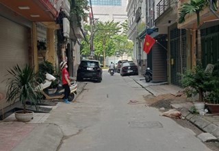 Nhà Mình cần bán nhà mặt ngõ 80 phố Trung Kính, Trung Hòa, Cầu Giấy. + Diện tích: 85 m² GIÁ 42 TỶ