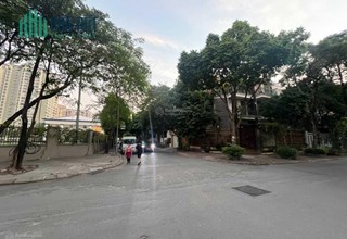 BÁN TÒA NHÀ LÔ GÓC MẶT PHỐ KHU TRẦN THÁI TÔNG – TRÁI TIM CẦU GIẤY Diện tích: 210m² GIÁ 135 TỶ